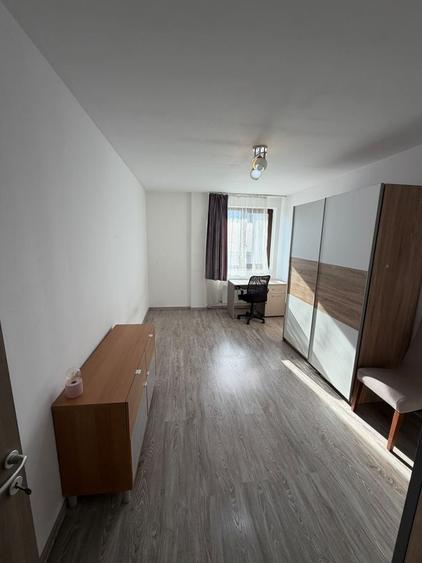 Apartament cu 3 camere decomandat în Florești
