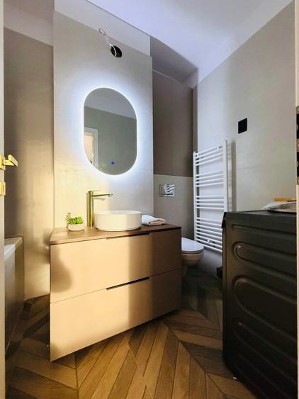 Apartament cu 3 camere semidecomandat în Florești