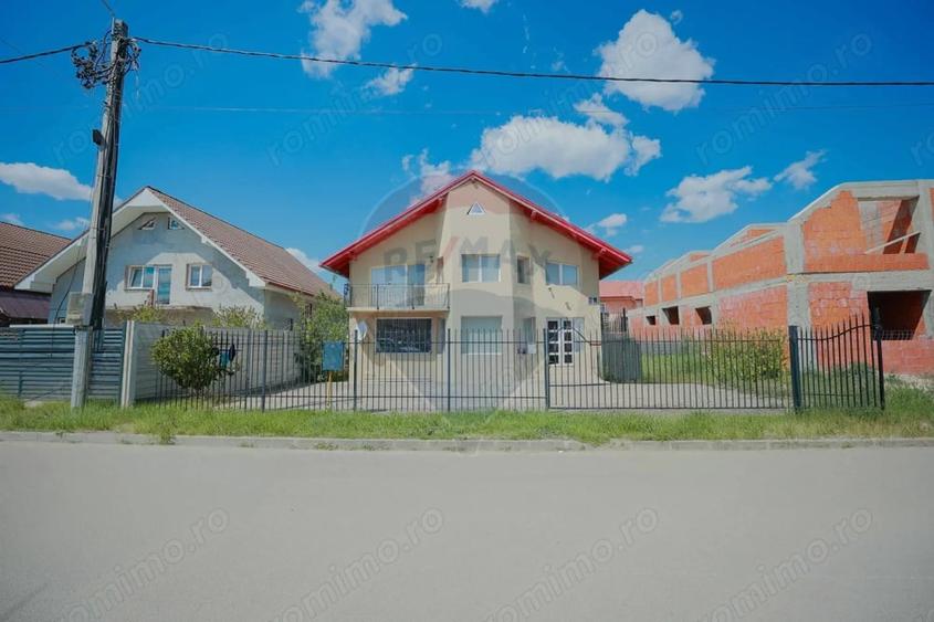 Casă cu 5 camere cu Teren 300 Mp în Sânmartin