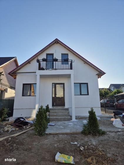 Casă cu 4 camere în Lumina