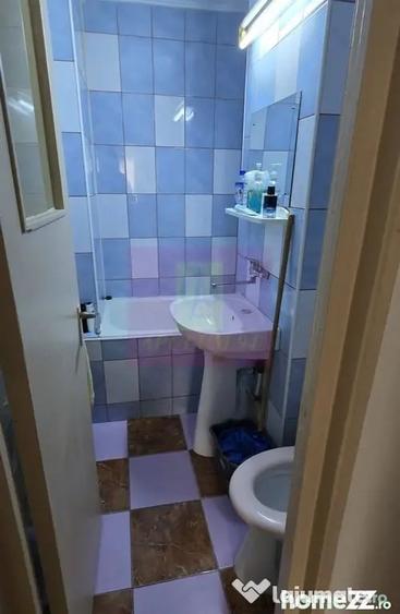 Apartament cu 3 camere semidecomandat în Autogară