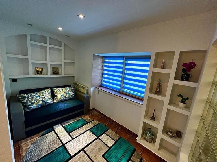Apartament cu 3 camere decomandat în Exterior Vest