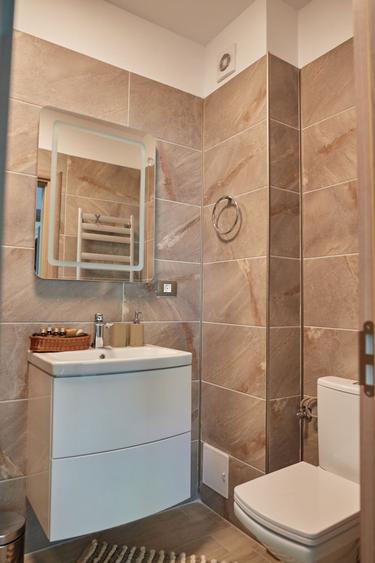 Apartament cu 3 camere decomandat în Mamaia-Sat