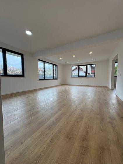 Casă cu 4 camere cu Teren 300 Mp în Gheorgheni