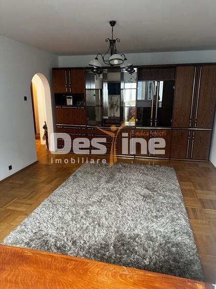 Apartament cu 3 camere decomandat, mobilat în Nerva Traian