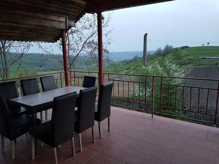 Casă cu 15 camere cu Teren 6500 Mp în Sutești