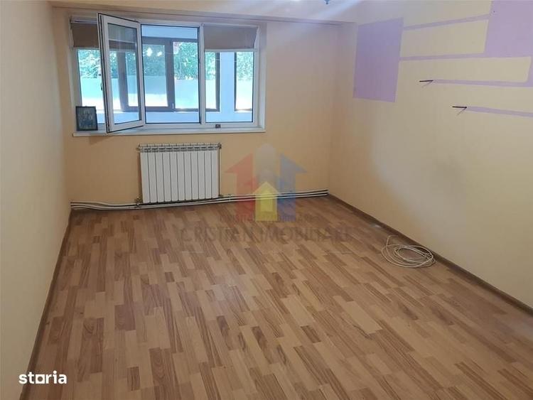 Apartament cu 3 camere semidecomandat în Gării