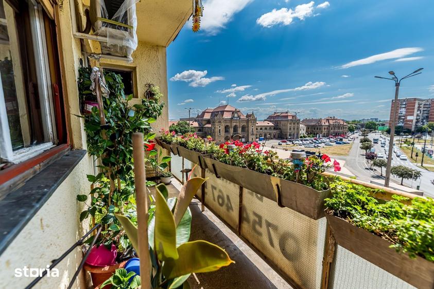 Apartament cu 4 camere decomandat în Central