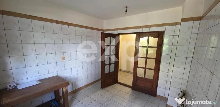 Apartament cu 2 camere semidecomandat în Micro 11