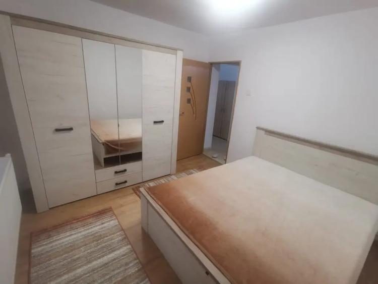 Apartament cu 2 camere decomandat în Rovine