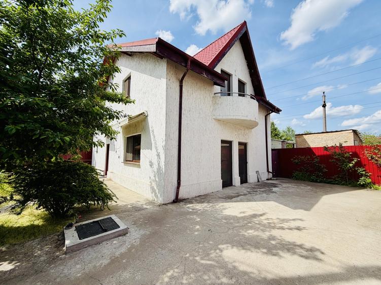Casă individuală cu 4 camere cu Teren 150 Mp în Roșu