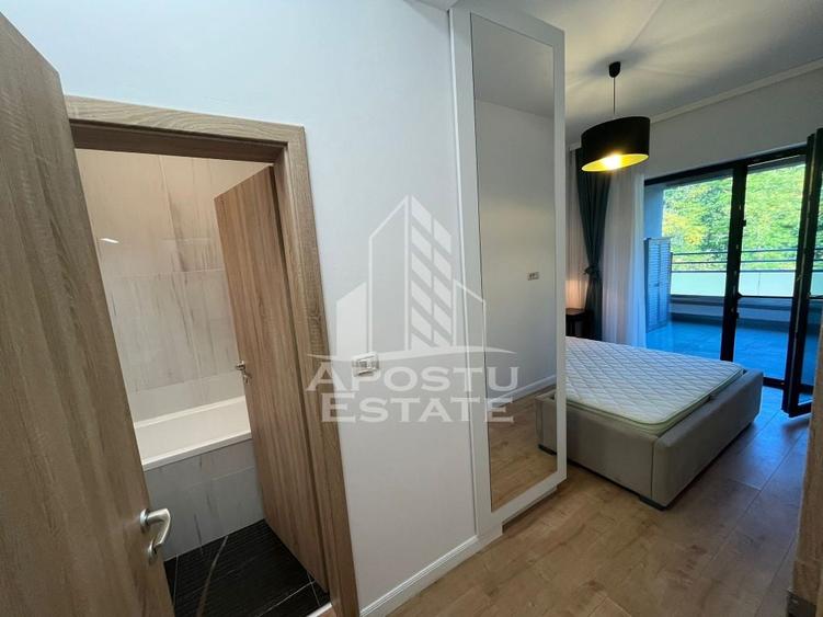 Apartament cu 3 camere semidecomandat, mobilat în Central