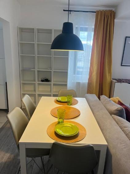 Apartament cu 2 camere decomandat în Tractorul