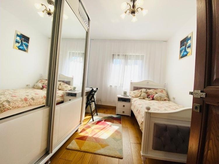 Casă cu 5 camere cu Teren 228 Mp în Domenii