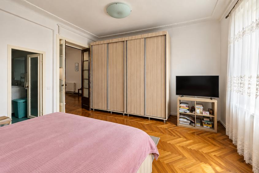 Apartament cu 5 camere decomandat în Ferdinand