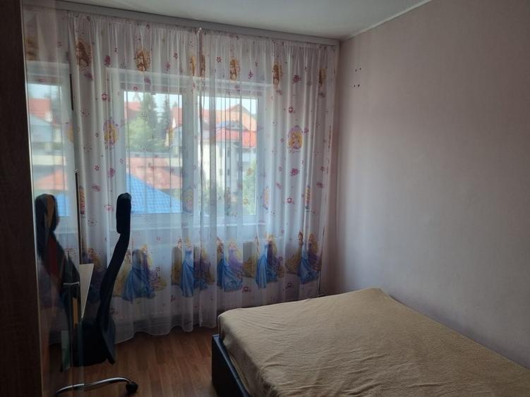 Apartament cu 3 camere semidecomandat în Exterior Vest