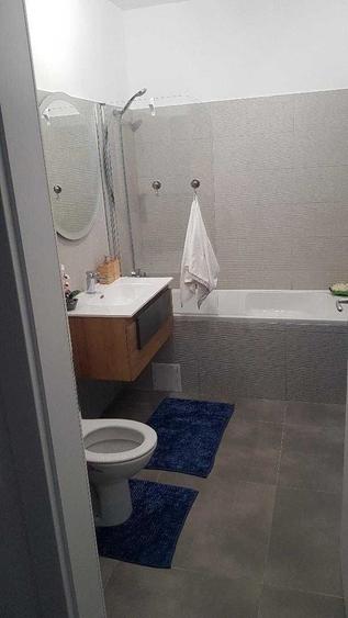 Apartament cu 2 camere decomandat în Tractorul