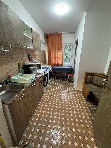 Apartament cu 3 camere decomandat în Iancului