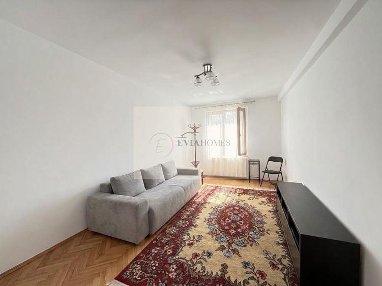 Apartament cu 3 camere semidecomandat, mobilat în Andrei Mureșanu