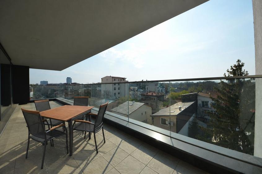 Apartament cu 3 camere decomandat, mobilat în Aviatorilor