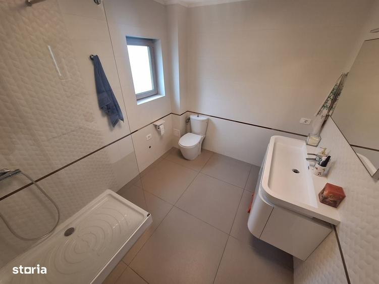 Casă cu 4 camere în Dealul Malului