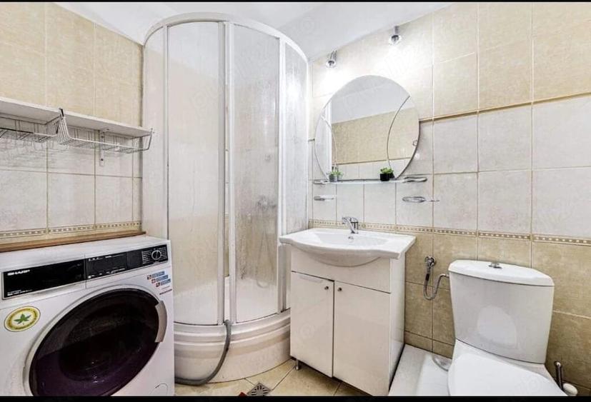 Apartament cu 3 camere decomandat în Exterior Vest