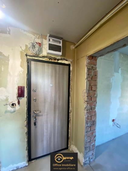 Apartament cu 3 camere semidecomandat în Săsar