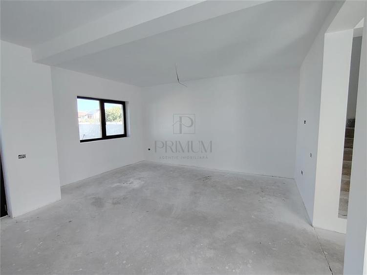 Duplex cu 4 camere cu Canalizare în Moșnița Nouă
