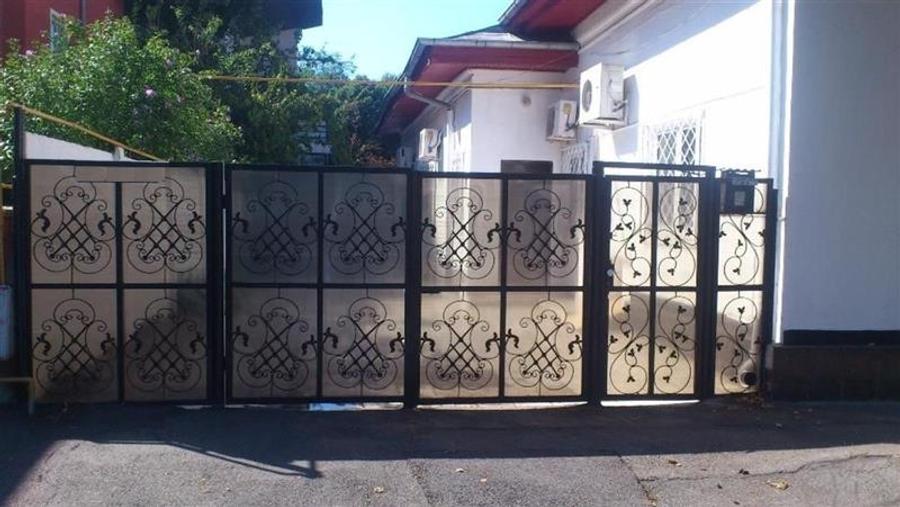 Casă individuală cu 5 camere cu Canalizare în Vatra Luminoasă