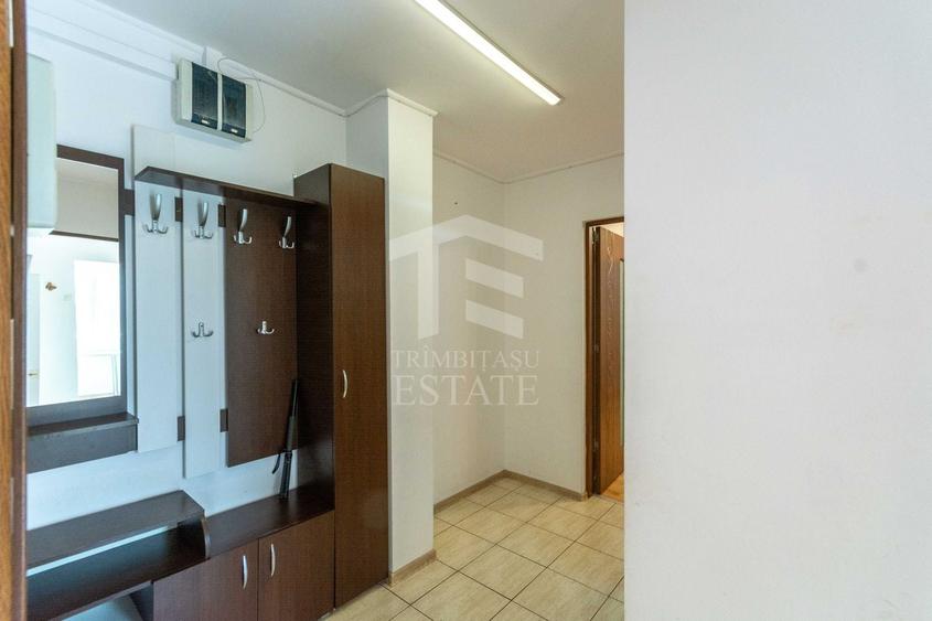 Apartament cu 3 camere semidecomandat, mobilat în Dristor