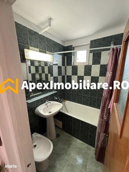 Apartament cu 3 camere semidecomandat în Apusului