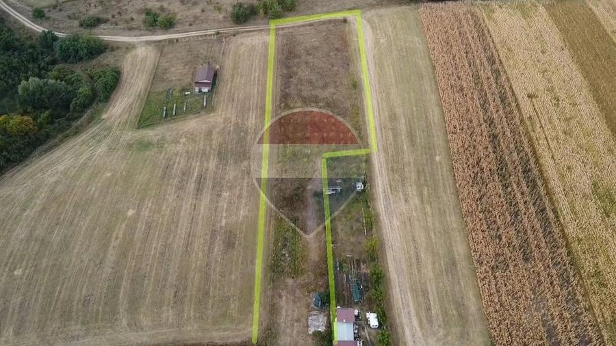 Teren de 4000 mp, în Vest