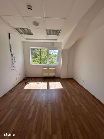 Spațiu comercial, de 15 mp, în Podu Roș