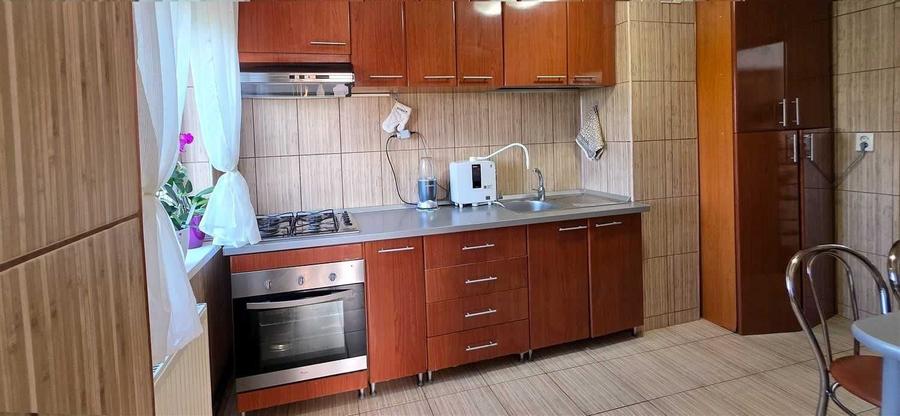 Apartament cu 3 camere decomandat în Uiasca