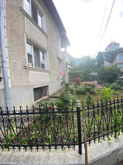 Casă cu 4 camere cu Teren 400 Mp în Ultracentral