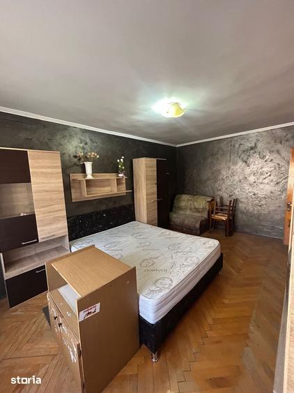 Apartament cu 3 camere decomandat în Sud