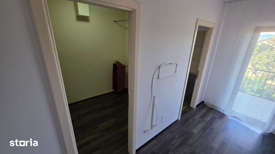 Casă cu 6 camere cu Teren 231 Mp în Obor