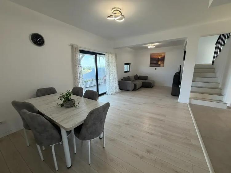 Apartament cu 4 camere semidecomandat în Buftea