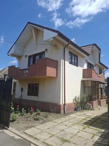 Casă cu 2 camere cu Teren 380 Mp în Romanești