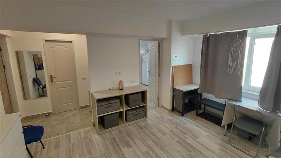 Garsonieră decomandată în Casa de Cultură