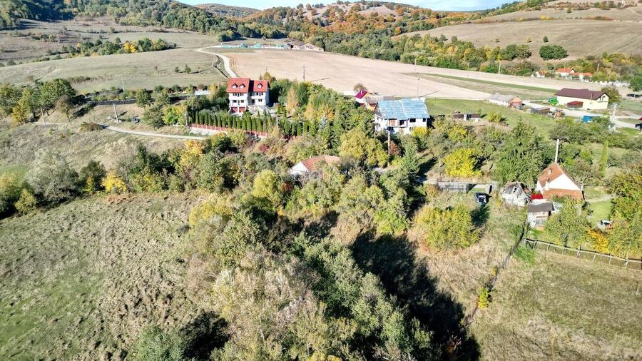 Teren Construcții intravilan de 2825 mp, în Vâlcele