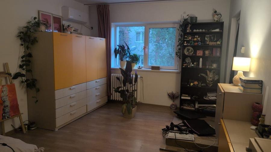 Apartament cu 3 camere decomandat în Nicolina