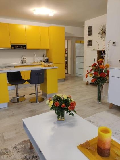 Apartament cu 3 camere semidecomandat, mobilat în P-ta Presei Libere