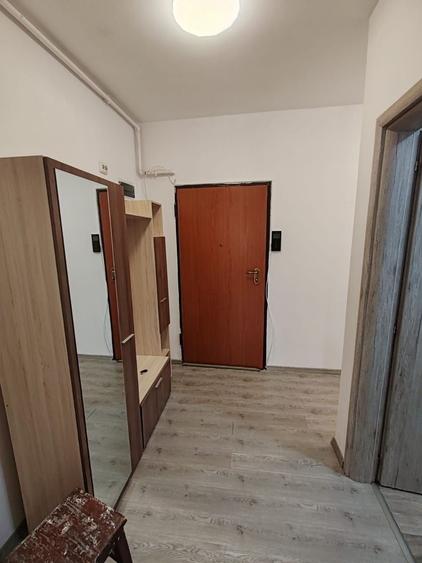 Apartament cu 3 camere decomandat, mobilat în Metalurgiei