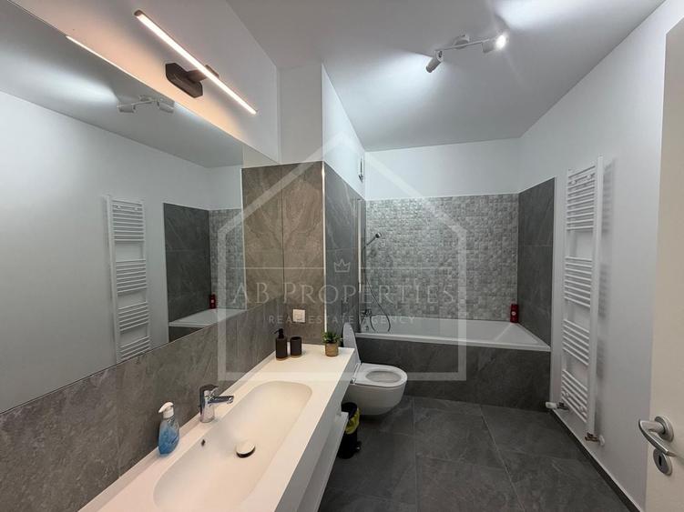 Apartament cu 3 camere decomandat, mobilat în Băneasa