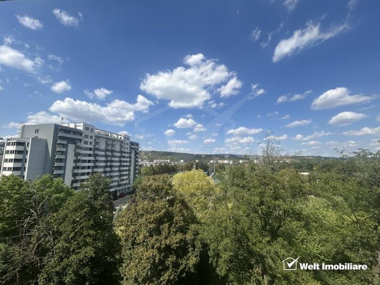 Apartament cu 4 camere decomandat, mobilat în Plopilor