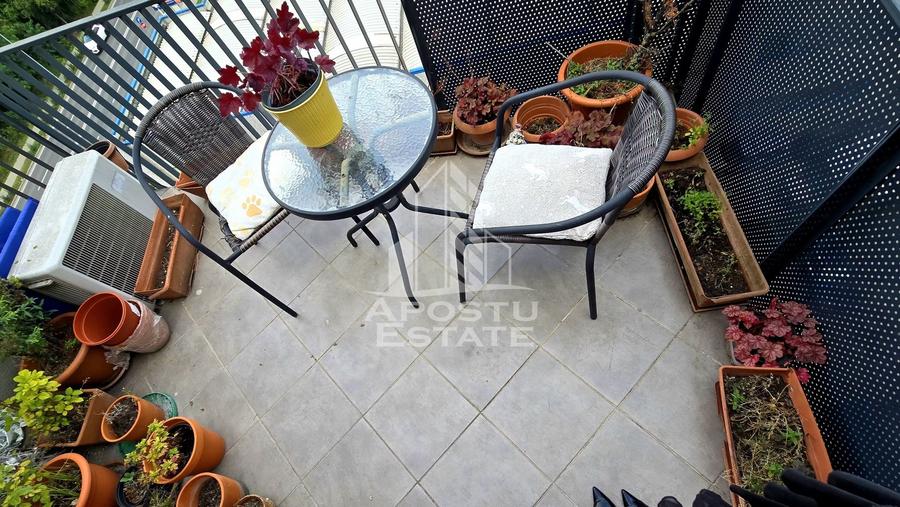 Apartament cu 2 camere semidecomandat, mobilat în Aradului