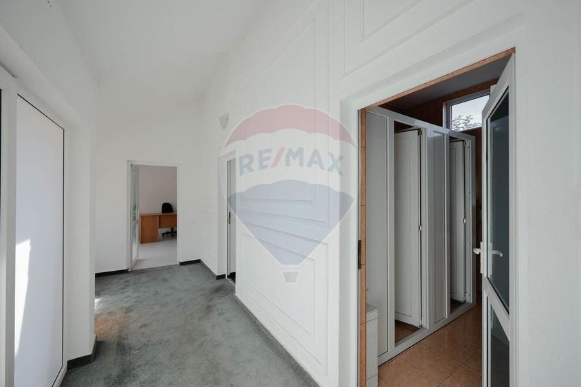Casă individuală cu 15 camere cu Teren 380 Mp în Decebal