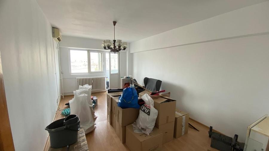 Apartament cu 4 camere decomandat în Amzei