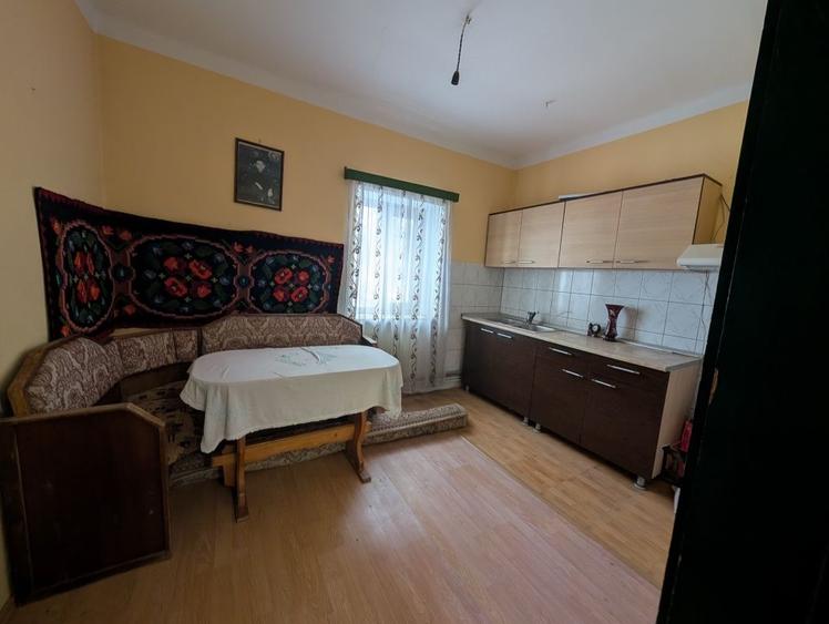 Casă cu 4 camere în Dumitra